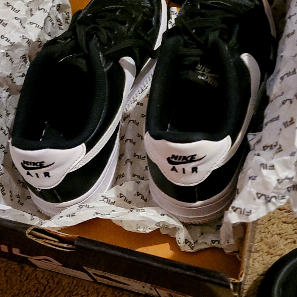 Size 6 excellent condition Nike Airs